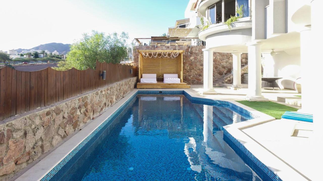 Luxury By The Pool